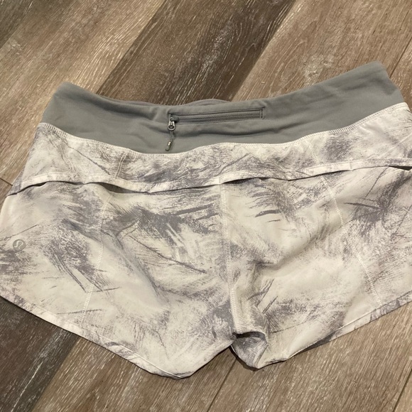 Lululemon shorts size 8. NWOT - Picture 2 of 5